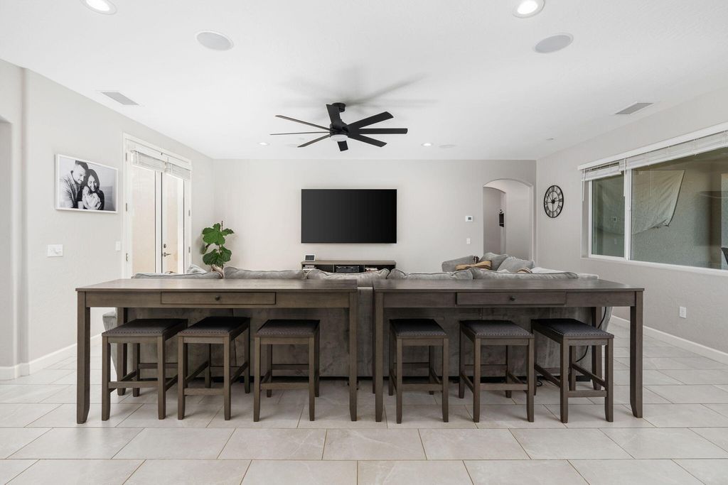 Image 13 of property listing at 2124 Cortner Street, Hanford, CA 93230