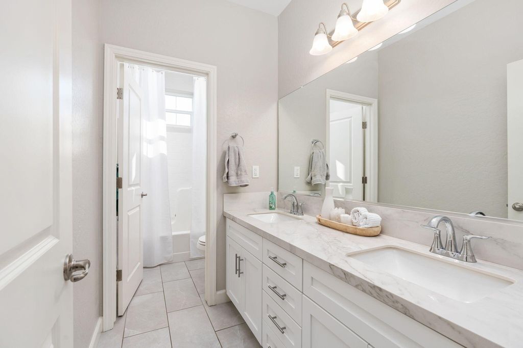 Image 19 of property listing at 2124 Cortner Street, Hanford, CA 93230