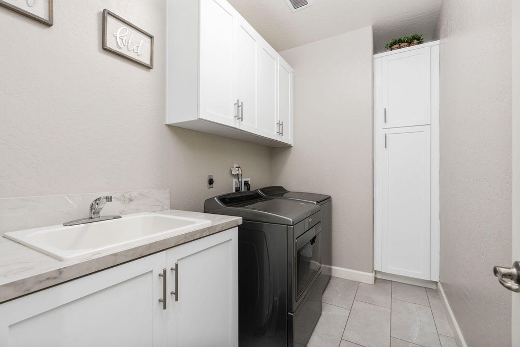 Image 22 of property listing at 2124 Cortner Street, Hanford, CA 93230