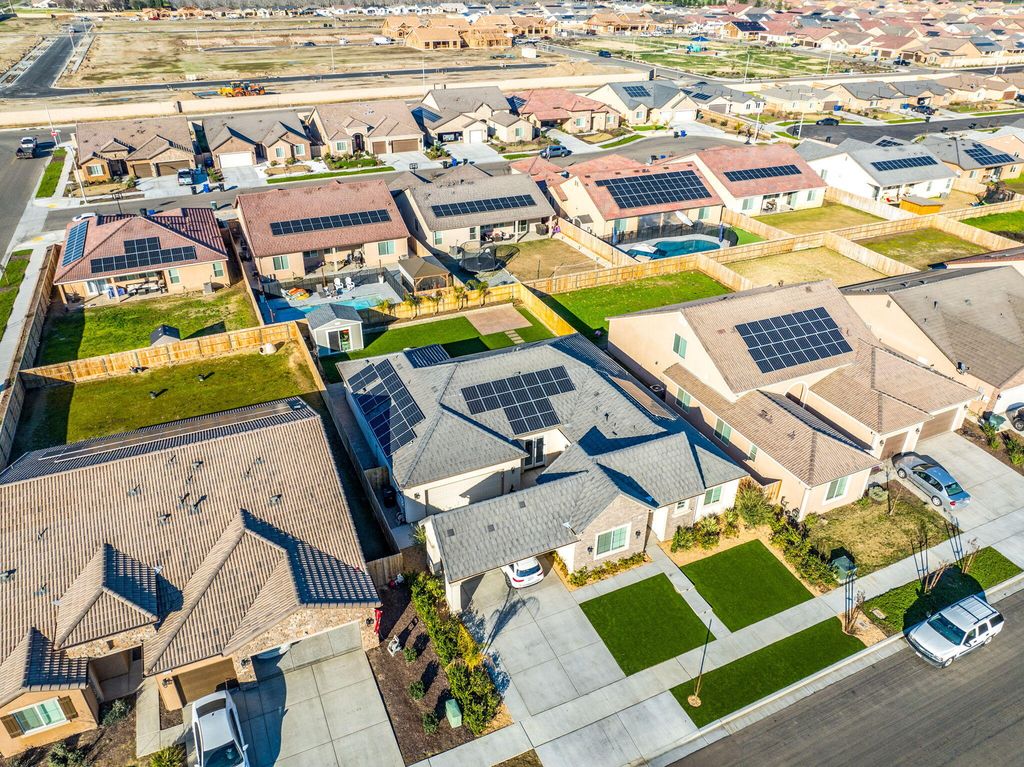 Image 34 of property listing at 2124 Cortner Street, Hanford, CA 93230