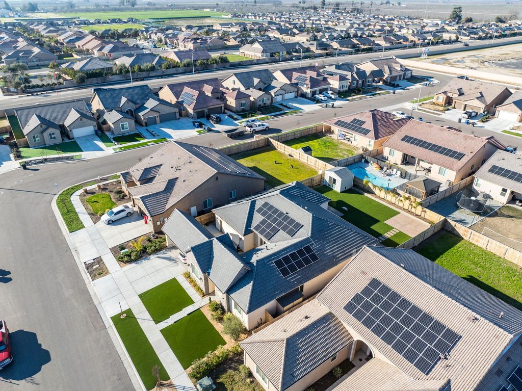 Image 35 of property listing at 2124 Cortner Street, Hanford, CA 93230