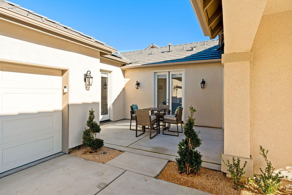 Image 4 of property listing at 2124 Cortner Street, Hanford, CA 93230