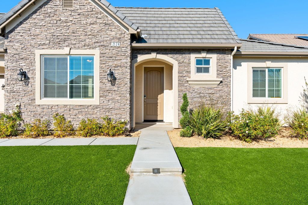 Image 5 of property listing at 2124 Cortner Street, Hanford, CA 93230