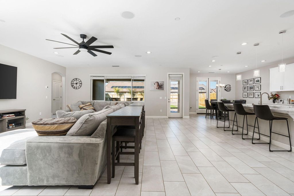 Image 8 of property listing at 2124 Cortner Street, Hanford, CA 93230