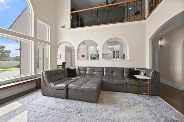 7129 Pelican Crossing Dr, Gonzales, LA 70737