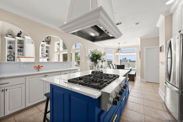 7129 Pelican Crossing Dr, Gonzales, LA 70737