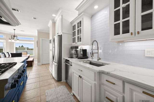 7129 Pelican Crossing Dr, Gonzales, LA 70737