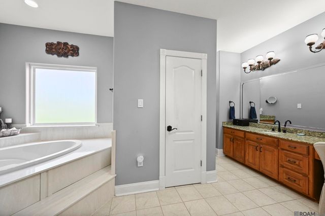 7129 Pelican Crossing Dr, Gonzales, LA 70737