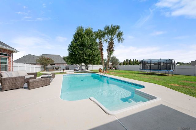 7129 Pelican Crossing Dr, Gonzales, LA 70737