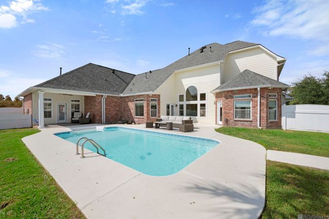 7129 Pelican Crossing Dr, Gonzales, LA 70737