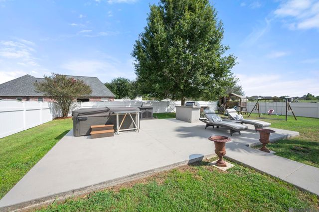 7129 Pelican Crossing Dr, Gonzales, LA 70737