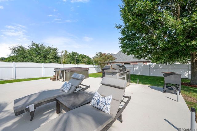 7129 Pelican Crossing Dr, Gonzales, LA 70737