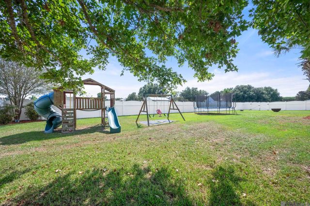 7129 Pelican Crossing Dr, Gonzales, LA 70737