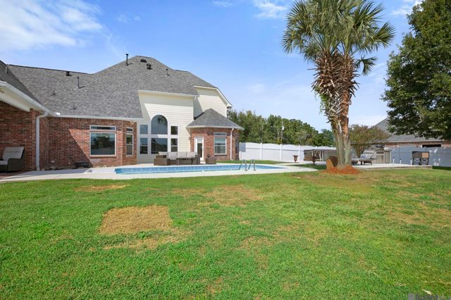 7129 Pelican Crossing Dr, Gonzales, LA 70737