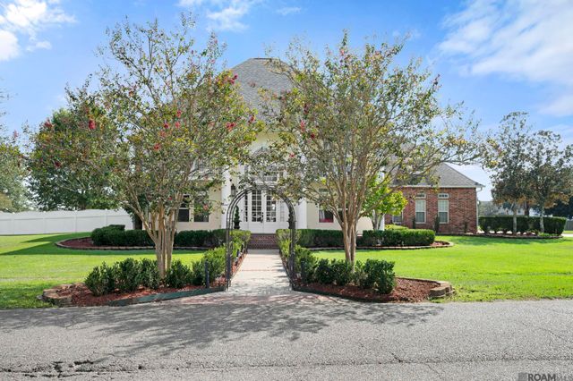 7129 Pelican Crossing Dr, Gonzales, LA 70737