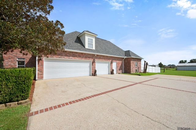7129 Pelican Crossing Dr, Gonzales, LA 70737