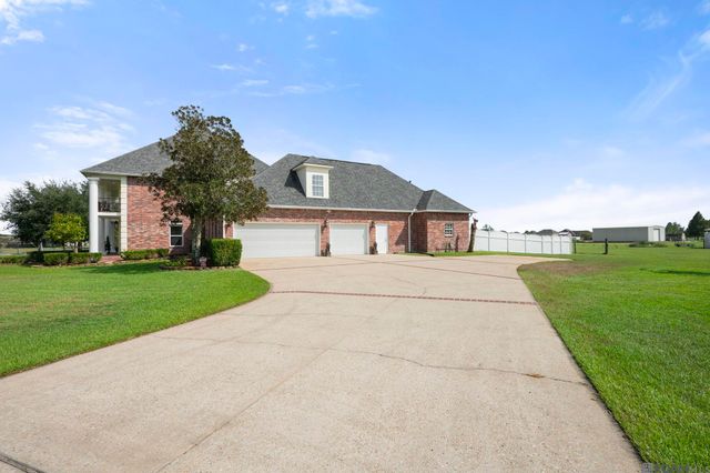 7129 Pelican Crossing Dr, Gonzales, LA 70737