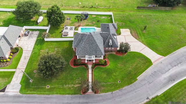 7129 Pelican Crossing Dr, Gonzales, LA 70737
