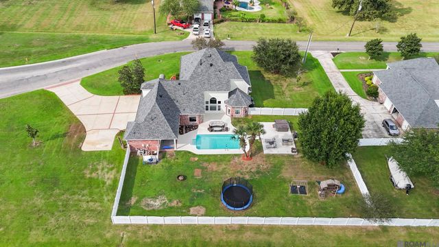 7129 Pelican Crossing Dr, Gonzales, LA 70737
