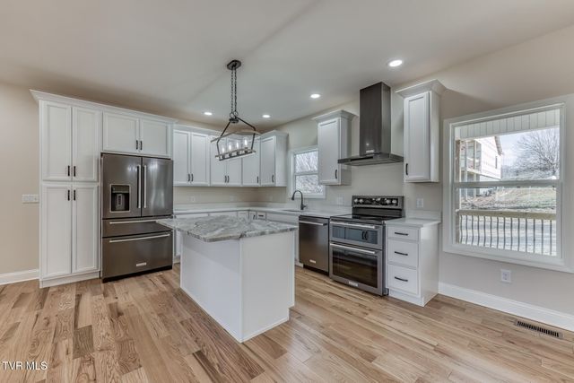 154 Creek Side Court, Bristol, TN 37620