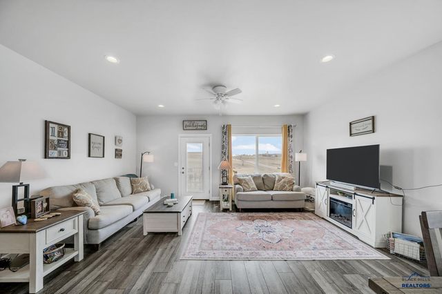 636 COPPERFIELD DR, Rapid City, SD 57703