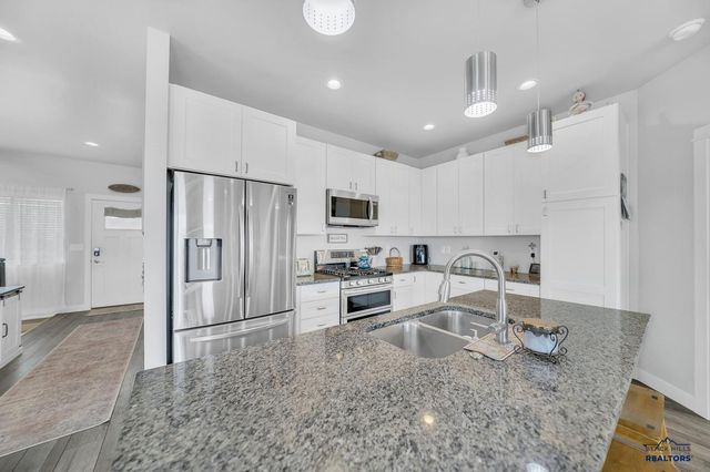636 COPPERFIELD DR, Rapid City, SD 57703