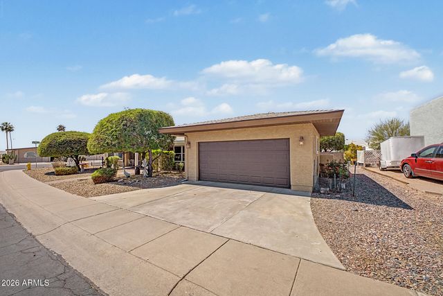 2205 N NICKLAUS Drive, Mesa, AZ 85215
