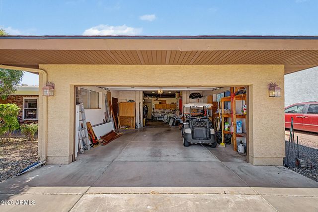 2205 N NICKLAUS Drive, Mesa, AZ 85215