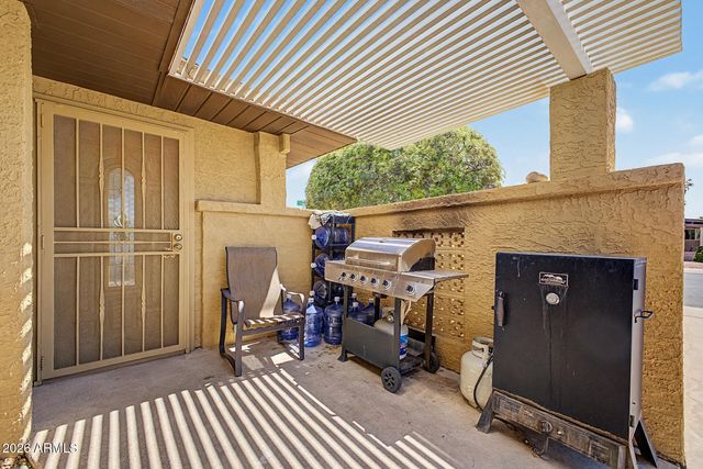 2205 N NICKLAUS Drive, Mesa, AZ 85215