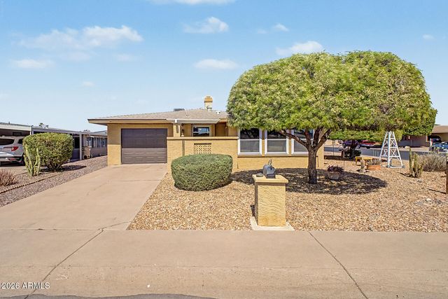 2205 N NICKLAUS Drive, Mesa, AZ 85215