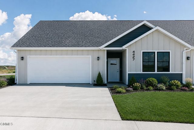 4427 Goldfinch Drive, Bismarck, ND 58503 property photo