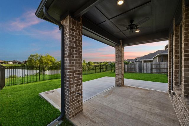 527 Rita Blanca Drive, Webster, TX 77598