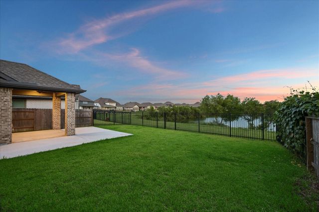527 Rita Blanca Drive, Webster, TX 77598