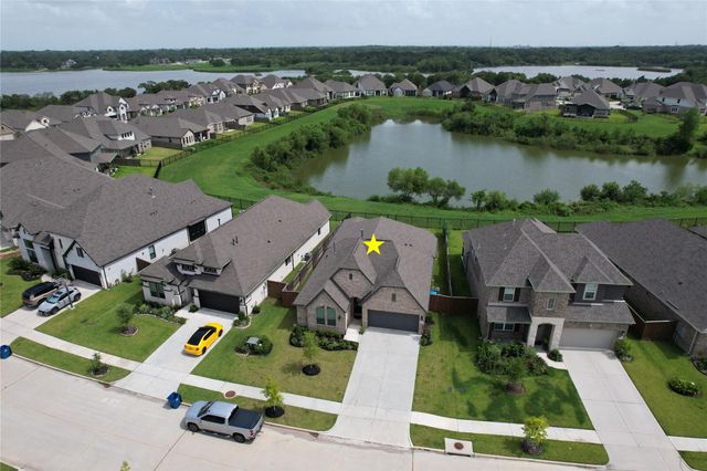 527 Rita Blanca Drive, Webster, TX 77598