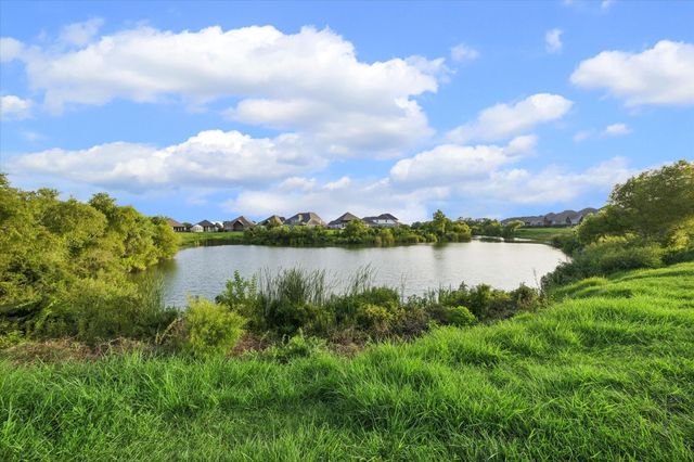 527 Rita Blanca Drive, Webster, TX 77598