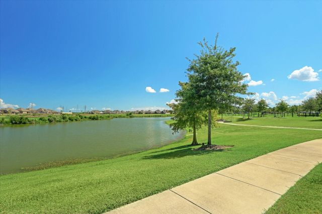 527 Rita Blanca Drive, Webster, TX 77598