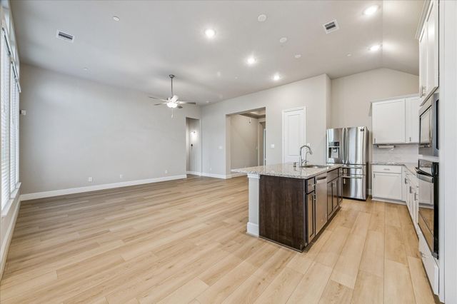 527 Rita Blanca Drive, Webster, TX 77598