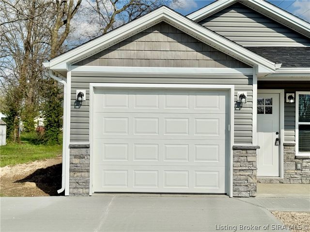 295 S 4th Street, Austin, IN 47102