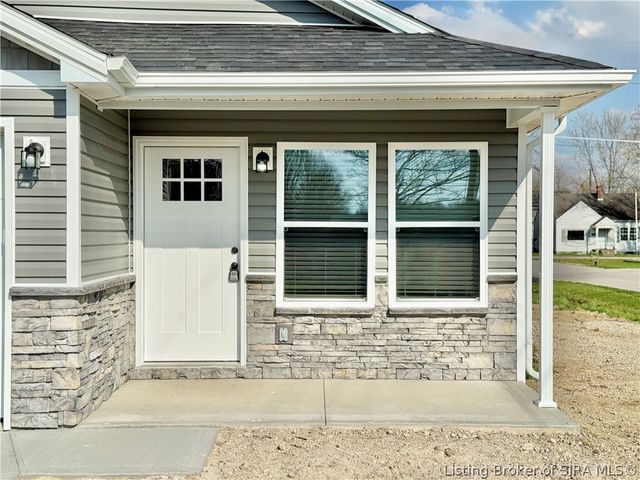 295 S 4th Street, Austin, IN 47102