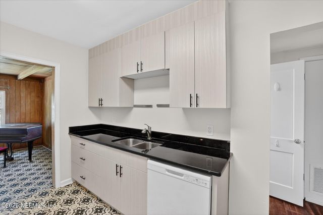 5503 LAKEWOOD Circle E, Jacksonville, FL 32207