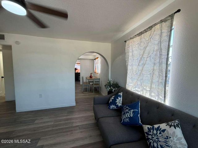 5017 S 11th Avenue, Tucson, AZ 85706