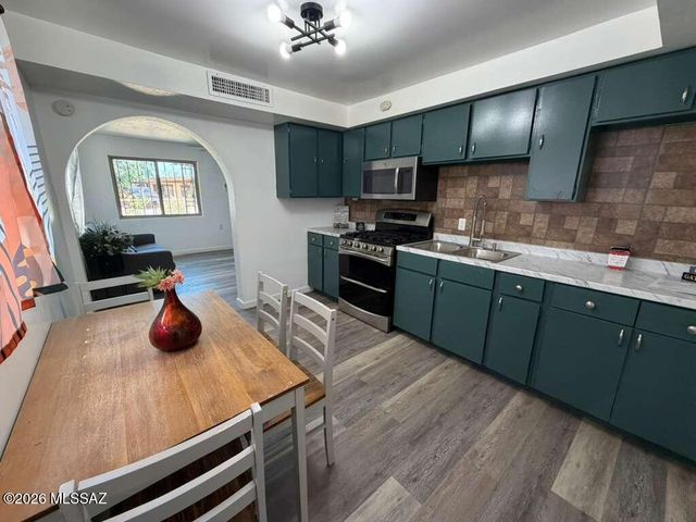 5017 S 11th Avenue, Tucson, AZ 85706