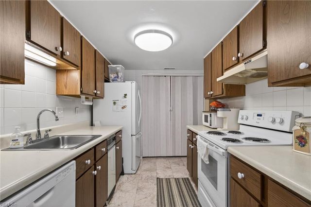 446 Abbotsleigh CT, Virginia Beach, VA 23452