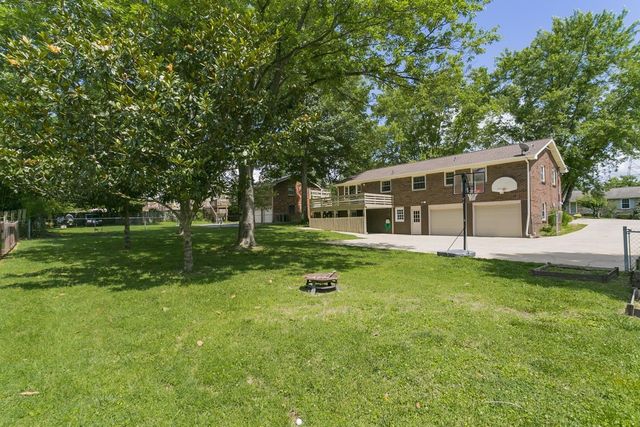 105 Raindrop Ln, Hendersonville, TN 37075
