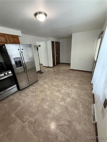 74 Vandenberg Avenue, Lancaster, NY 14086