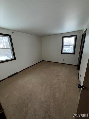 74 Vandenberg Avenue, Lancaster, NY 14086