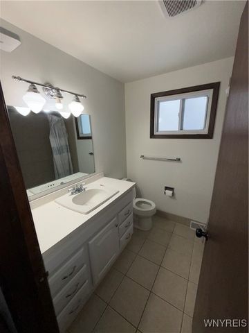 74 Vandenberg Avenue, Lancaster, NY 14086