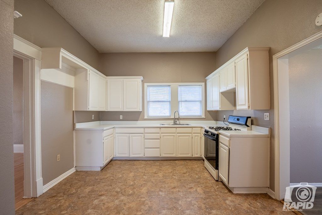 Image 11 of property listing at 3207 Webster Ave, San Angelo, TX 76901