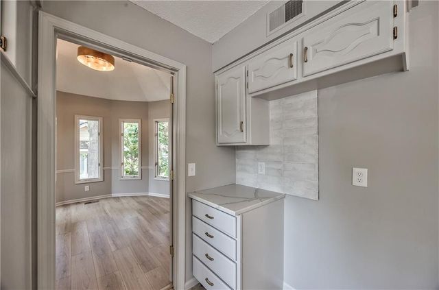 4512 W 90th Street, Prairie Village, KS 66207