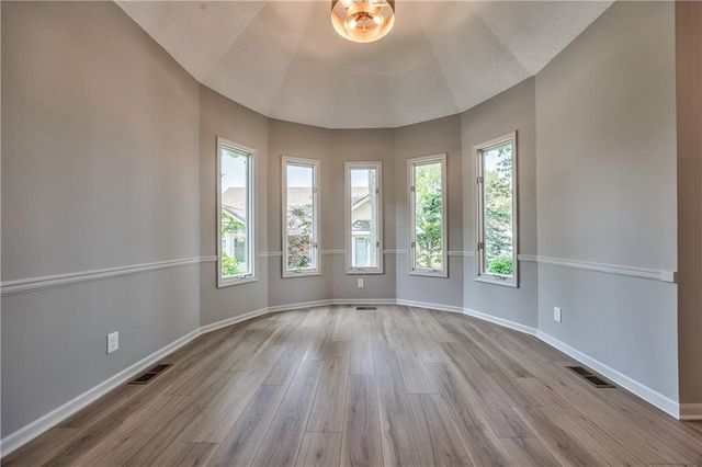 4512 W 90th Street, Prairie Village, KS 66207
